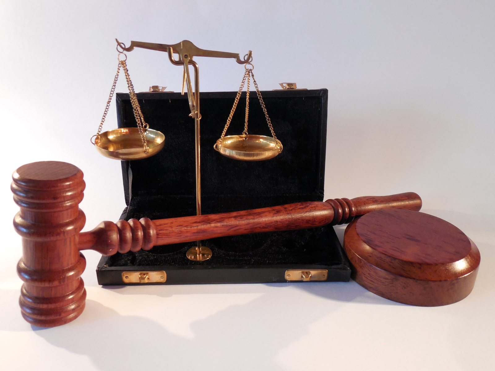 A judges gavel and scales